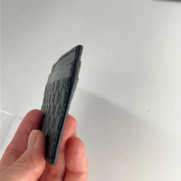 Gucci Embossed Black Card Holder Like New! - Picture 5 of 13